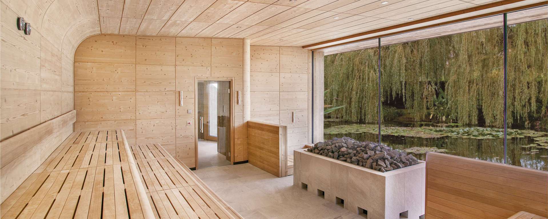 Designsauna, Saunabau, Saunahersteller, Sauna renovierung, 80333 München, 82467 Garmisch-Partenkirchen, 82418 Murnau, Salzraum, Salzgrotte, Qualitätssauna, Kindersauna, Seniorensauna, Saunawartung, Dampfbadwartung, Jacuzzi, Saunalandschaft, Saunaclub, Wellnesshotel, Saunazubehör, Saunaduft, Saunatür, Saunasteine, entspannung, erholung, saunieren, Sauna kaufen, Therme, Fasssauna, Salzgrotte, Solarium, Whirlpool, Hot tub, Infrarotsauna, Solebad, Therme Erding, Saunalux, KWS,